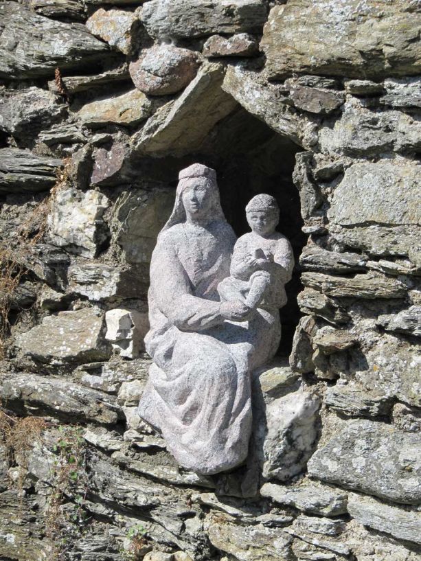 Vierge de granite